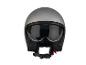 Un casque de moto argenté avec une visière transparente.