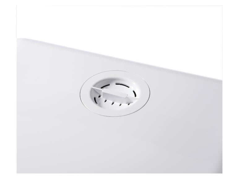 Élément en plastique blanc avec un orifice de ventilation circulaire.