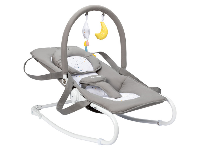 Baby Relax stoel met sterrenprint en speelgoedboog.