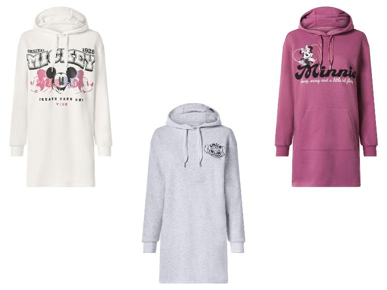 Trois robes sweat à capuche Disney : blanche Mickey Mouse, grise Stitch et rose Minnie Mouse.