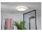 Stijlvolle LED-plafondlamp in een moderne badkamer.