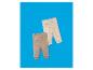 Deux pantalons de bébé aux tons neutres, beige clair et marron clair, sur fond bleu.