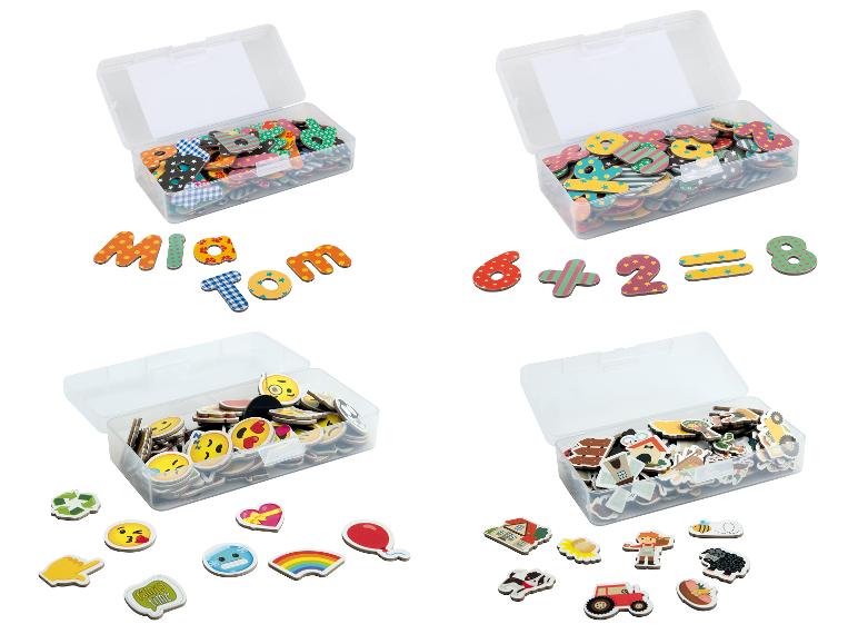 Quatre boîtes transparentes de lettres, chiffres, emojis et animaux de la ferme magnétiques.