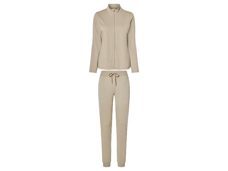 Beige trainingspak voor dames.