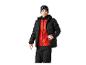 Homme en veste et pantalon de ski noirs avec des détails orange et des lunettes de ski.