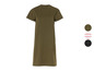 Une robe t-shirt verte à manches courtes