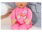 Een roze Baby Born pop met eendjes erop.