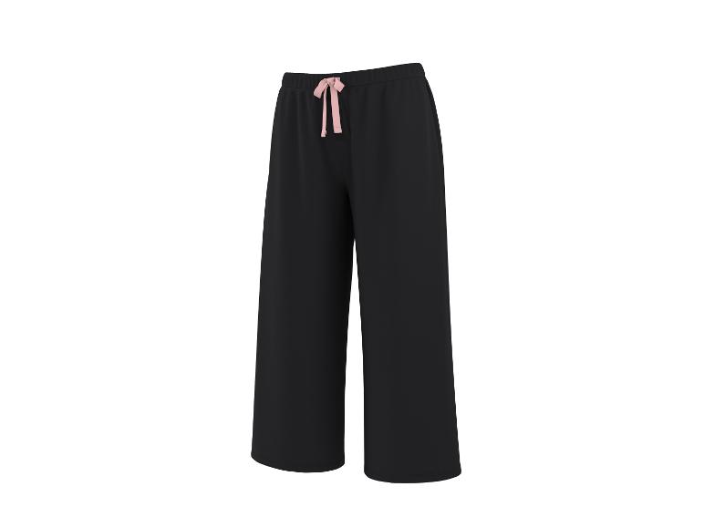 Zwarte damesbroek met wijde pijpen en een roze trekkoord in de taille.