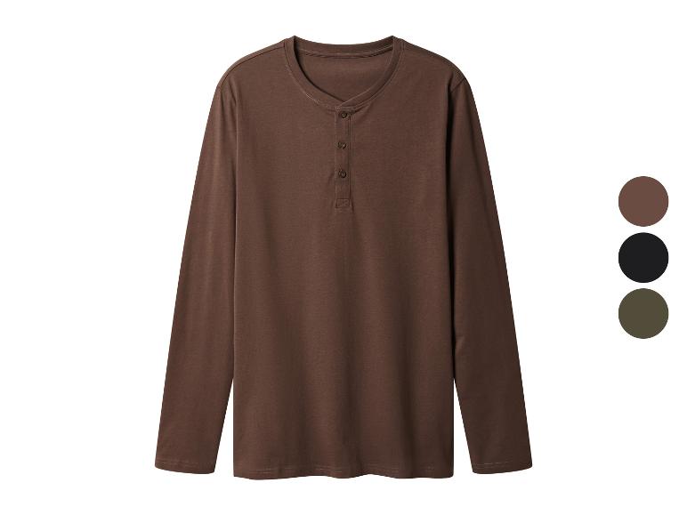 Bruin Henley-shirt met lange mouwen en drie kleuropties.