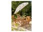 Ensemble de salle à manger de jardin en bois avec table, chaises et parasol sur une terrasse.