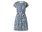 Robe à manches courtes à motifs bleus et blancs avec une taille élastiquée.