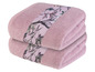 Twee roze handdoeken met een bloemenprint.