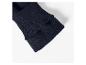 Close-up van een donkerblauwe sweaterboord met ribgebreid en zachte voering