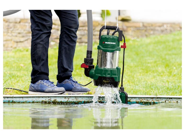 Een groene Parkside pomp pompt water uit een vijver.