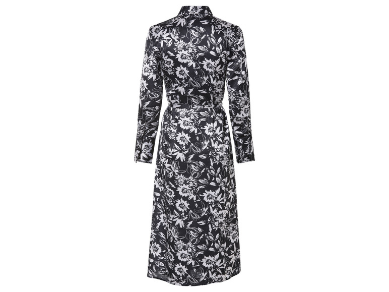 Een zwarte maxi-jurk met witte bloemenprint.