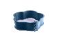 Moule de cuisson en silicone bleu foncé avec fond en forme de cœur et fermeture à boucle.