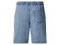 Short en jean bleu clair avec taille élastique et une poche arrière.