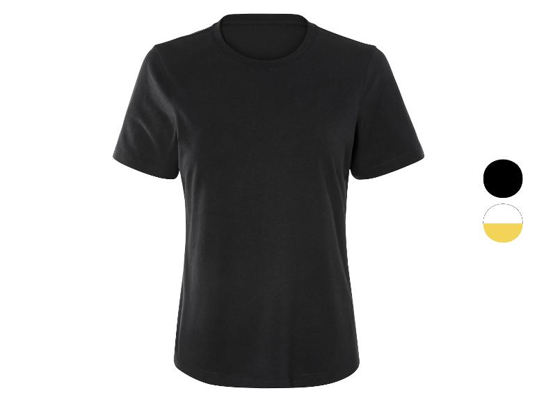 Un t-shirt noir à manches courtes