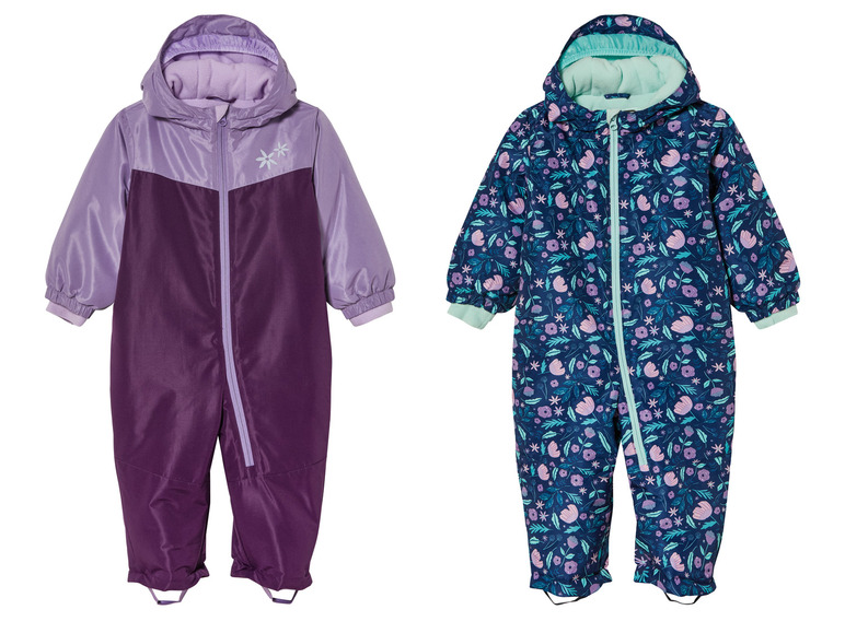 Deux combinaisons pour enfants, une violette et une à imprimé floral.