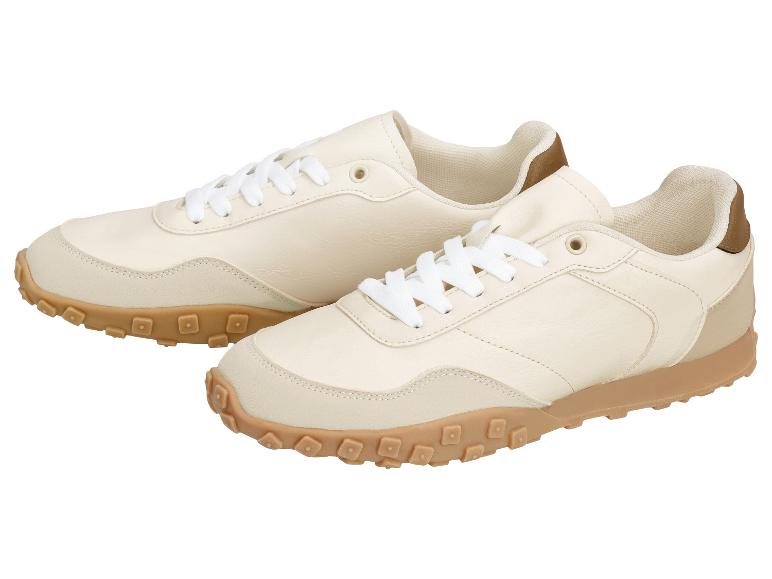 Baskets beige clair avec lacets blancs et semelle marron