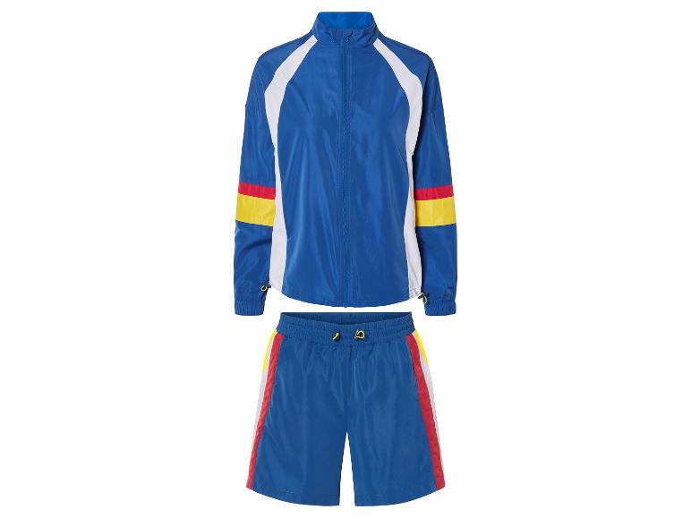 Blauwe trainingspak met gekleurde panelen: jack en short.