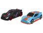 Deux voitures de course jouets, une noire à rayures rouges et bleues, l'autre bleue à rayures oranges.