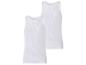 Twee witte, geribde mouwloze ondershirts voor heren.