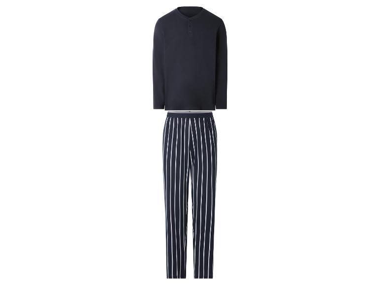 Herenpyjama: marineblauwe Henley-shirt met lange mouwen en gestreepte pyjamabroek.