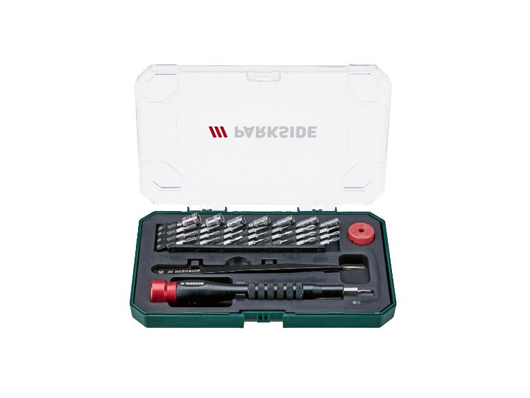 Parkside schroevendraaierset met diverse bits, een pincet en handvat in een open koffer.