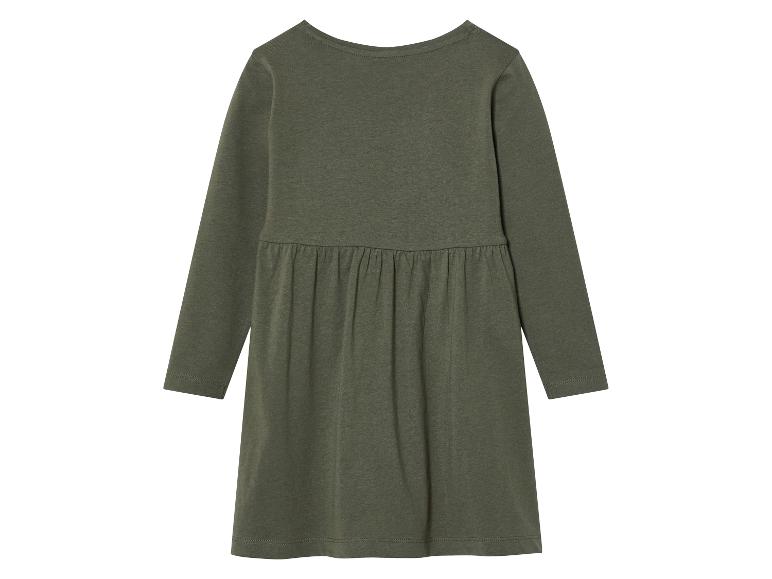 Robe verte à manches longues pour fille.