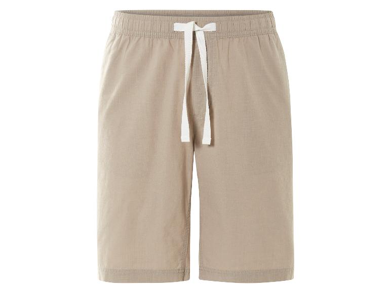 Shorts beige en tissu léger, style décontracté.