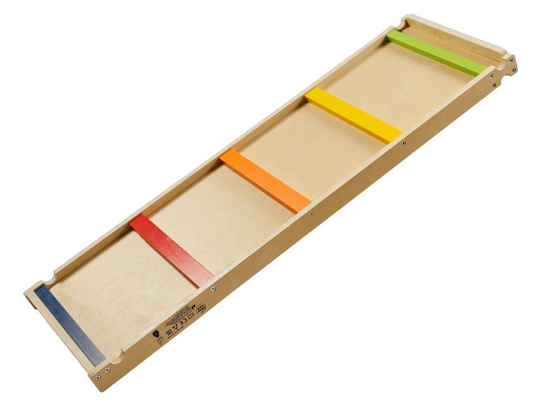 Rampe en bois avec barres transversales colorées pour jeu de billes ou similaire