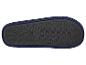 Zool van een donkerblauwe slipper met een patroon van X'en en lijnen