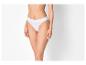 Vrouwen taille en heupen in witte slip.