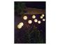 Buitenverlichting met witte lampionnen.