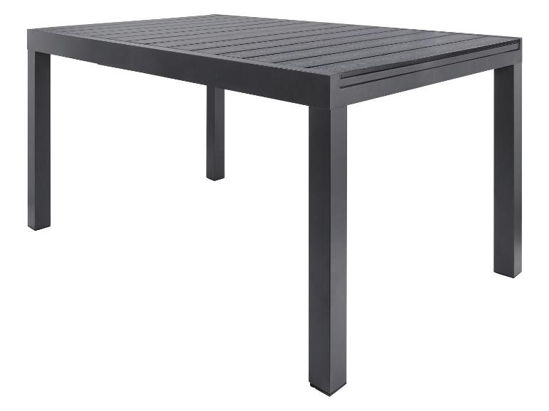 Een zwarte, rechthoekige tuintafel met een houten blad.