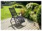 Chaise longue et repose-pieds en résine tressée, style contemporain, pour jardin.