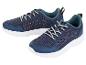 Deux paires de baskets bleu marine pour enfants.