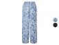 Pantalon large à imprimé cachemire bleu et blanc avec taille élastiquée.
