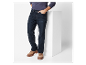 Man in jeans en laarzen.