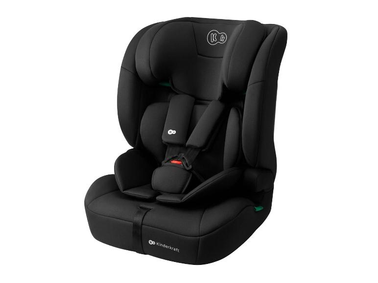 Siège auto noir pour enfant avec harnais de sécurité à 5 points.