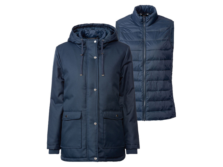 Un parka et une veste matelassée de couleur bleu foncé.