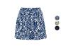 Dames shorts met een blauw-wit bladpatroon, met extra designopties.