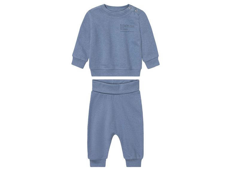 Un ensemble bébé bleu avec un sweat-shirt et un pantalon.