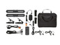 Accessoires pour un téléviseur portable, y compris un sac, une télécommande Silvercrest et un chargeur.