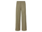 Un pantalon large vert olive.
