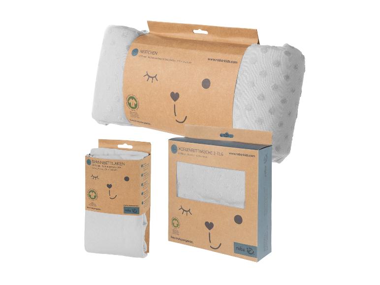 Trois ensembles de literie et accessoires pour bébé roba-kids, avec un motif d'ours.