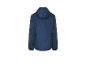 Een donkerblauwe windjack met capuchon.