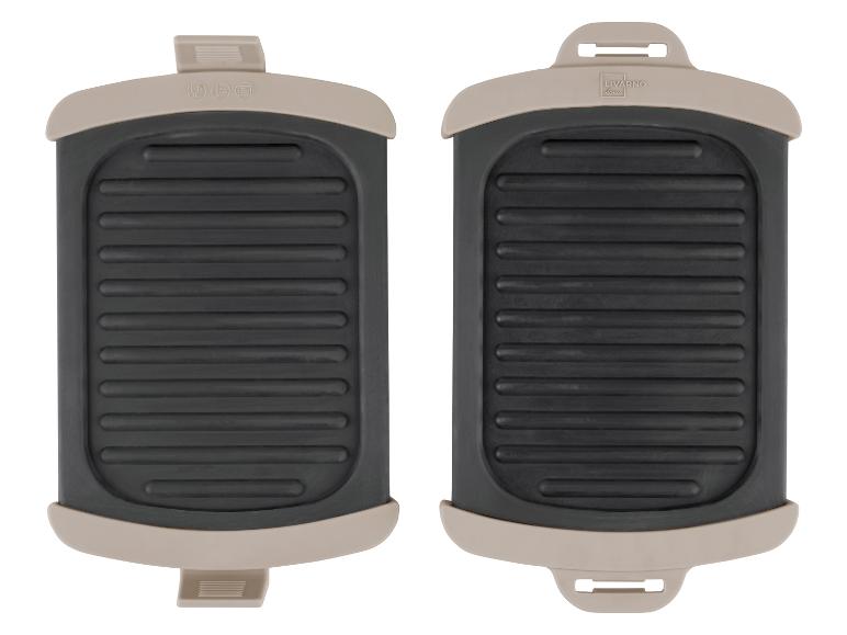 Deux plaques de cuisson grill noires de Livarno Home.