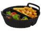 Frites et légumes rôtis dans un plateau en silicone noir avec séparateur.